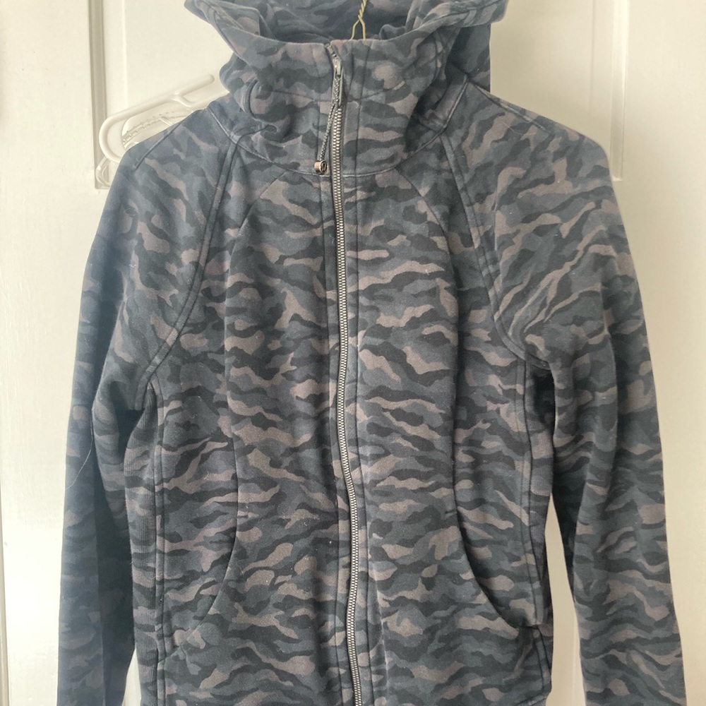 Lululemon Black Camo Scuba Zip Up Size 8